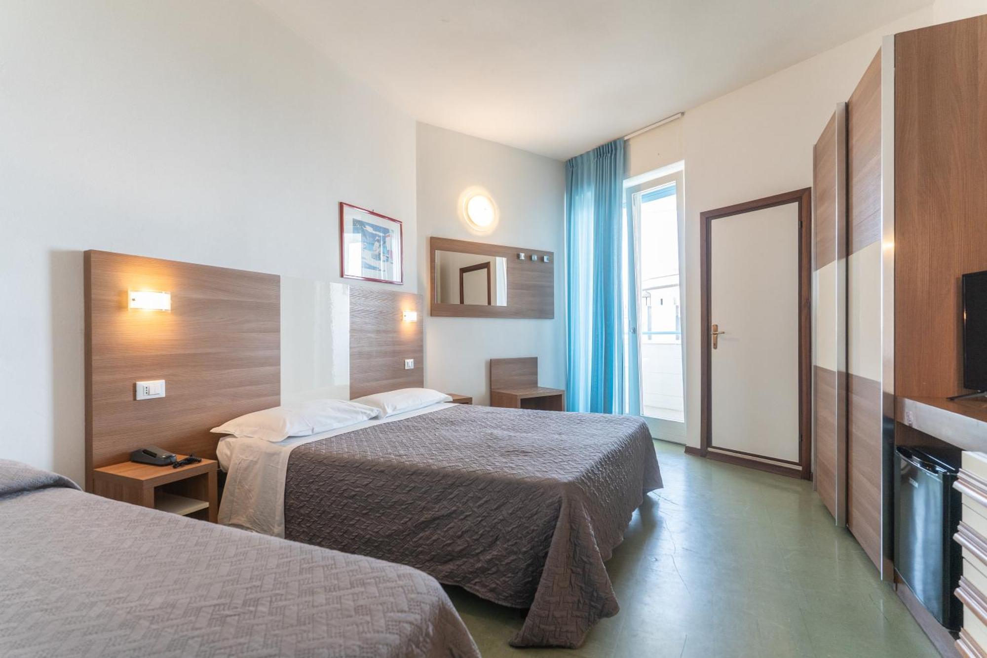 Standard Triple Room Sea View